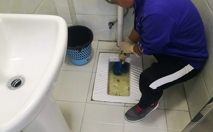 东方华侨农场疏通蹲坑