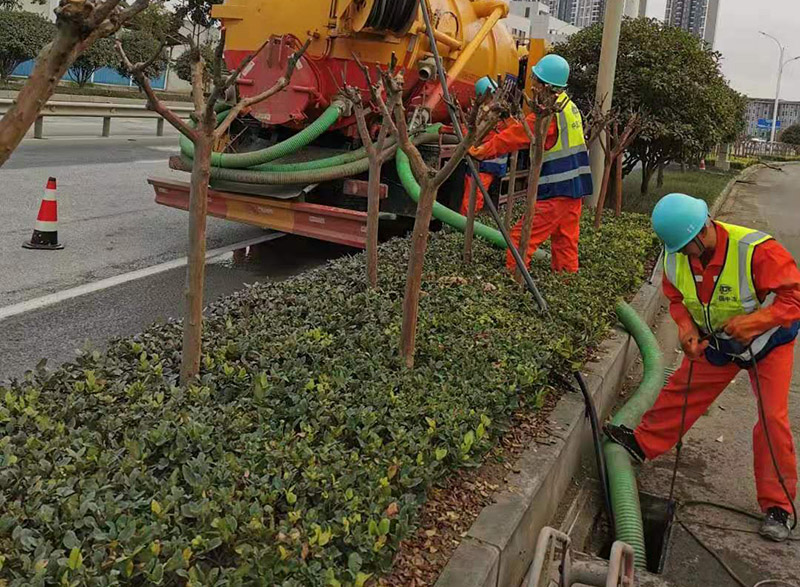 东方华侨农场市政管道清淤