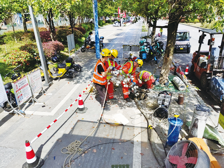  东方华侨农场UV-CIPP紫外光固化修复